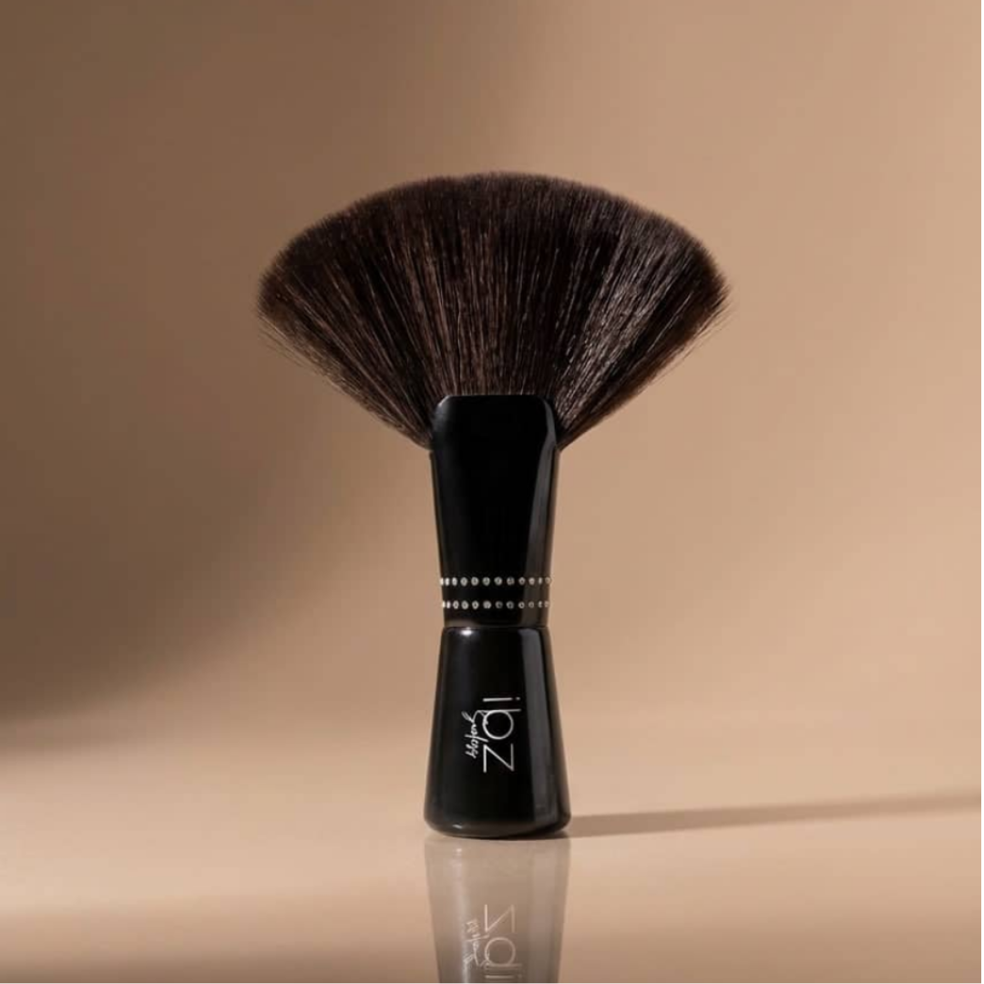 IBZ Sunless Large Fan Brush voor het aanbrengen van setting powder op de tan