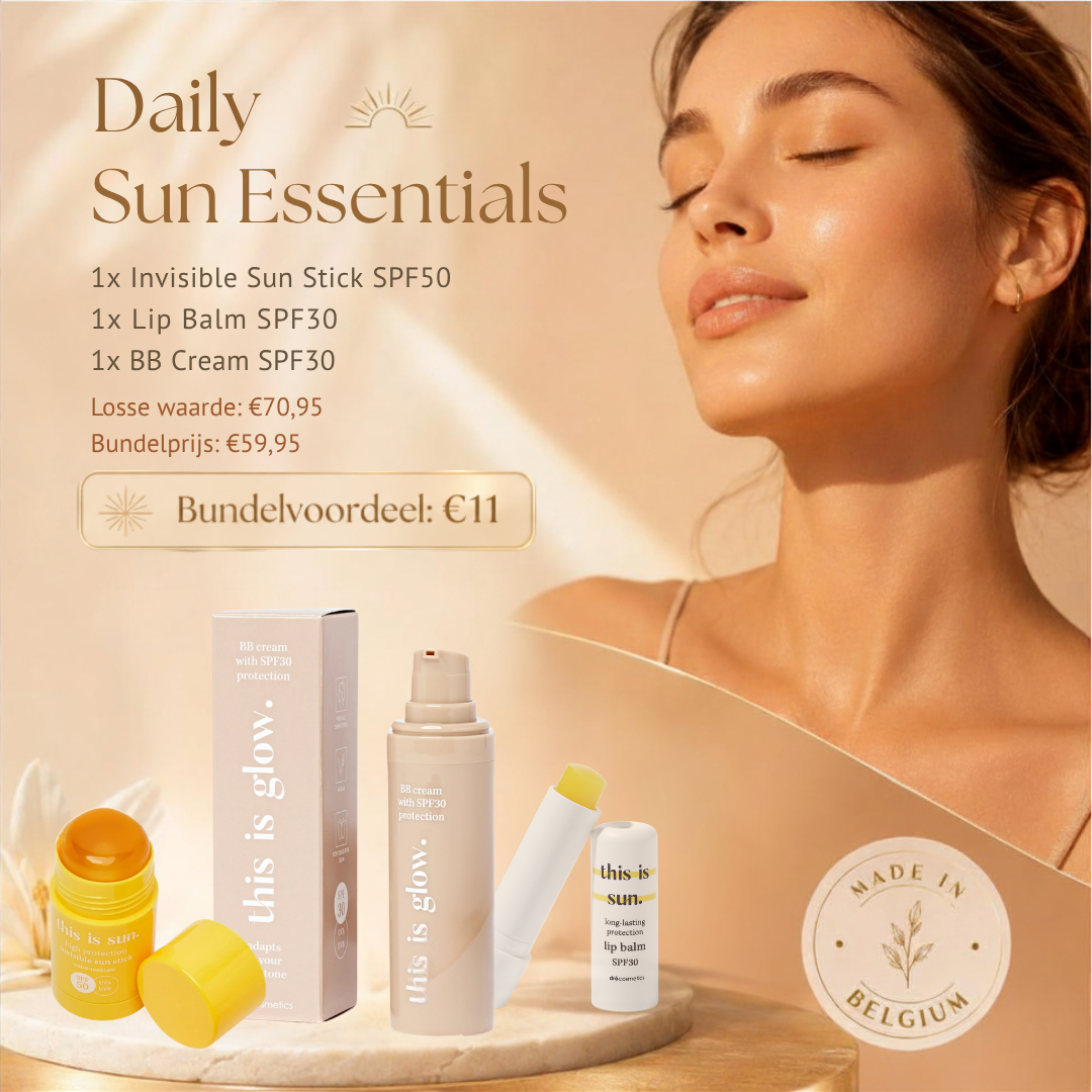 Daily Sun Essentials bundel met Invisible Sun Stick SPF50, Lip Balm SPF30 en BB Cream SPF30, afgebeeld in een luxe zonverzorgingsbanner met model en bundelprijs.